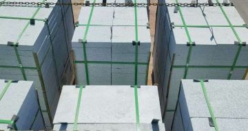 朔州 芝麻白花岗岩5公分地铺石 花岗岩厂家工厂装车日常