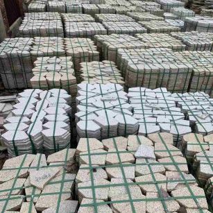 朔州 黄金麻白麻花岗岩荔枝面地铺石(冰裂纹)