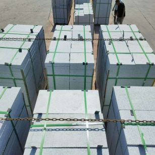 朔州 芝麻白花岗岩5公分地铺石 花岗岩厂家工厂装车日常