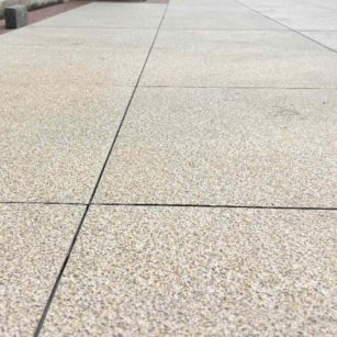 朔州 黄金麻花岗岩石板材荔枝面地面铺装效果