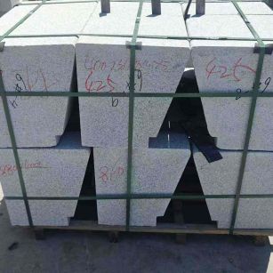 朔州 芝麻白异形坐凳，石凳