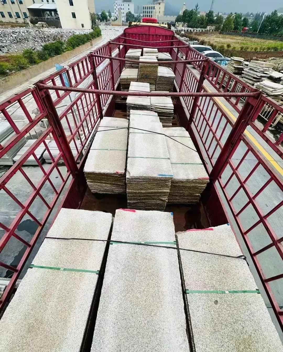 朔州 黄金麻花岗岩荔枝面，光面毛板装车完成