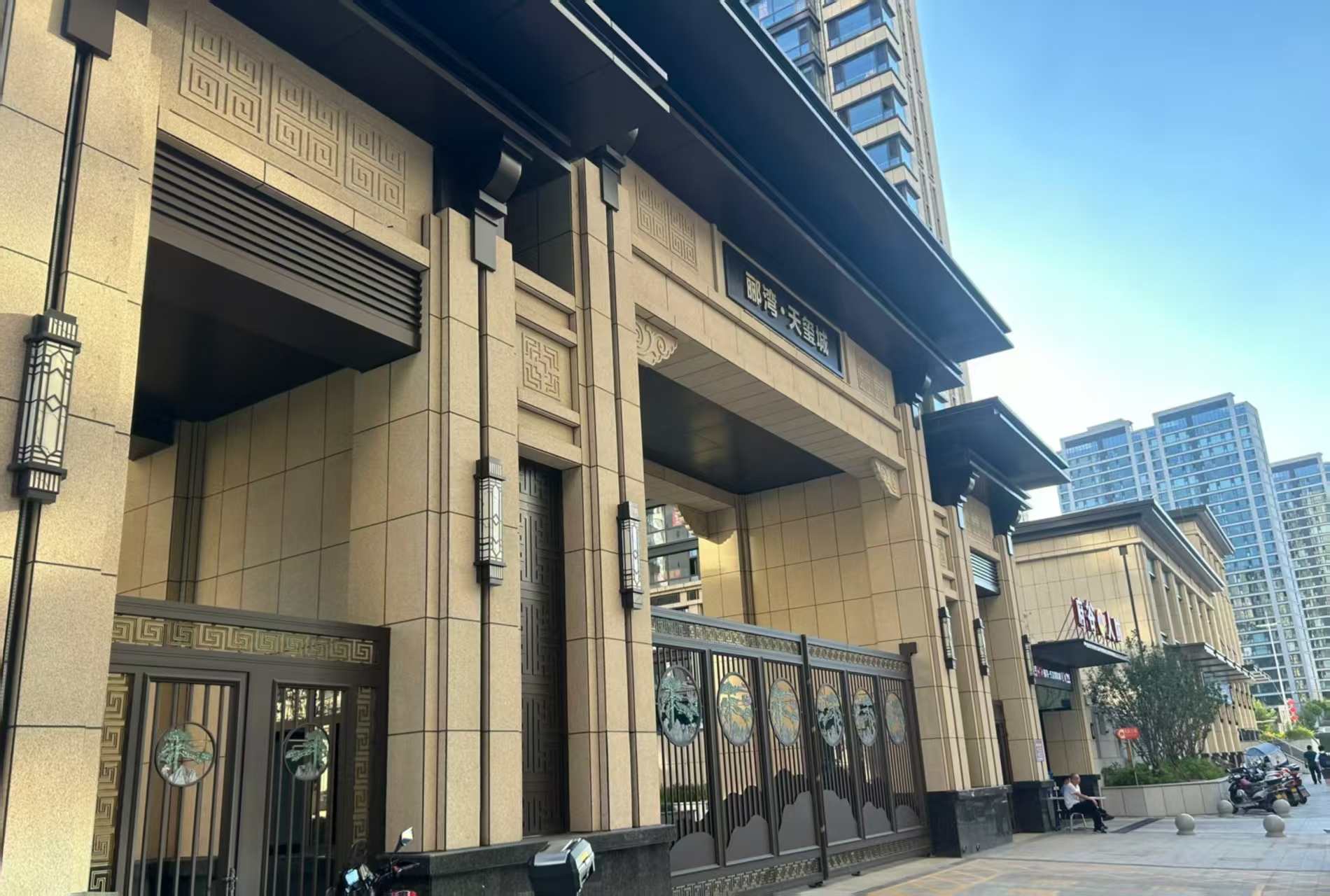 朔州 黄金麻花岗岩荔枝面小区门楼外墙干挂