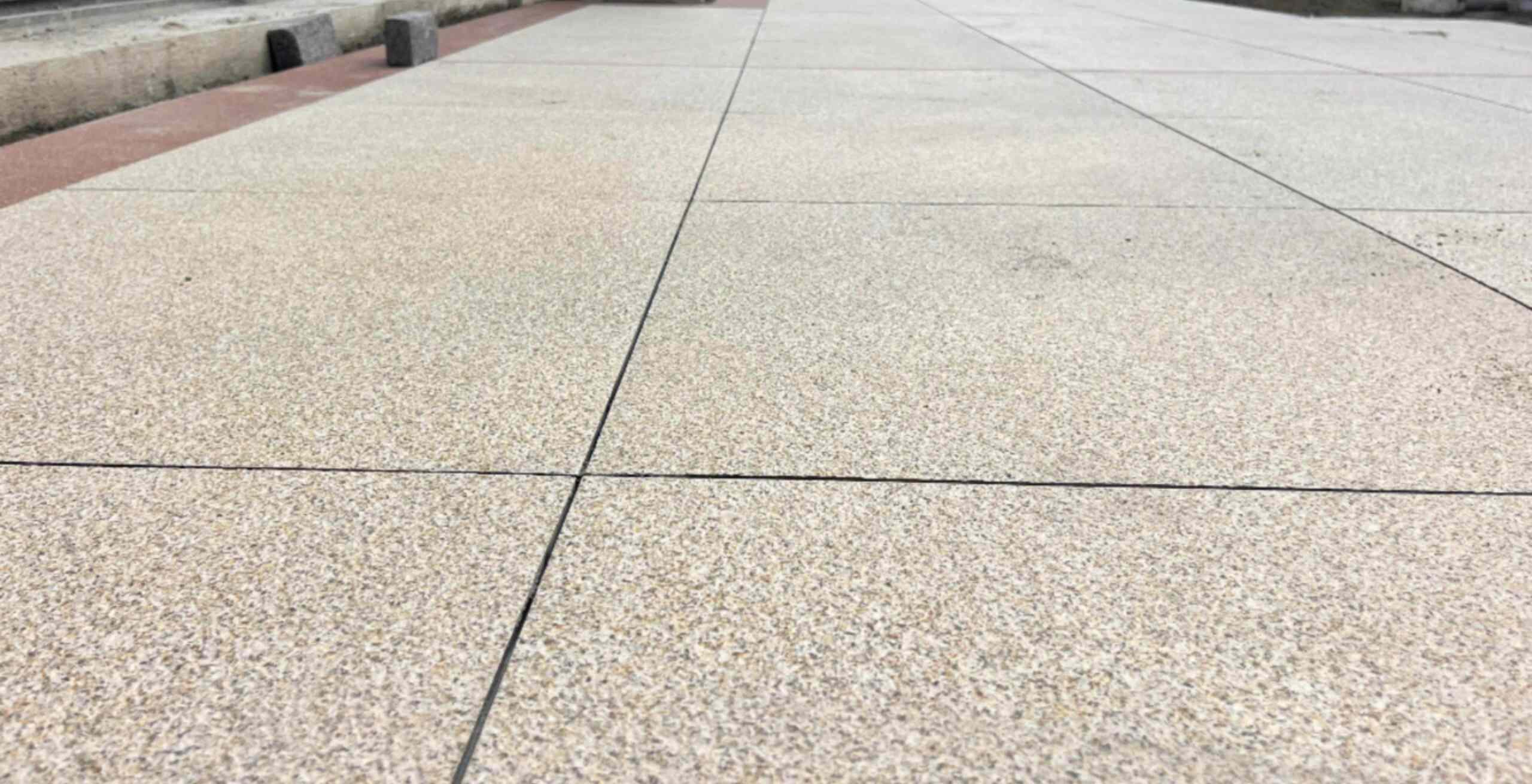 朔州 黄金麻花岗岩石板材荔枝面地面铺装效果