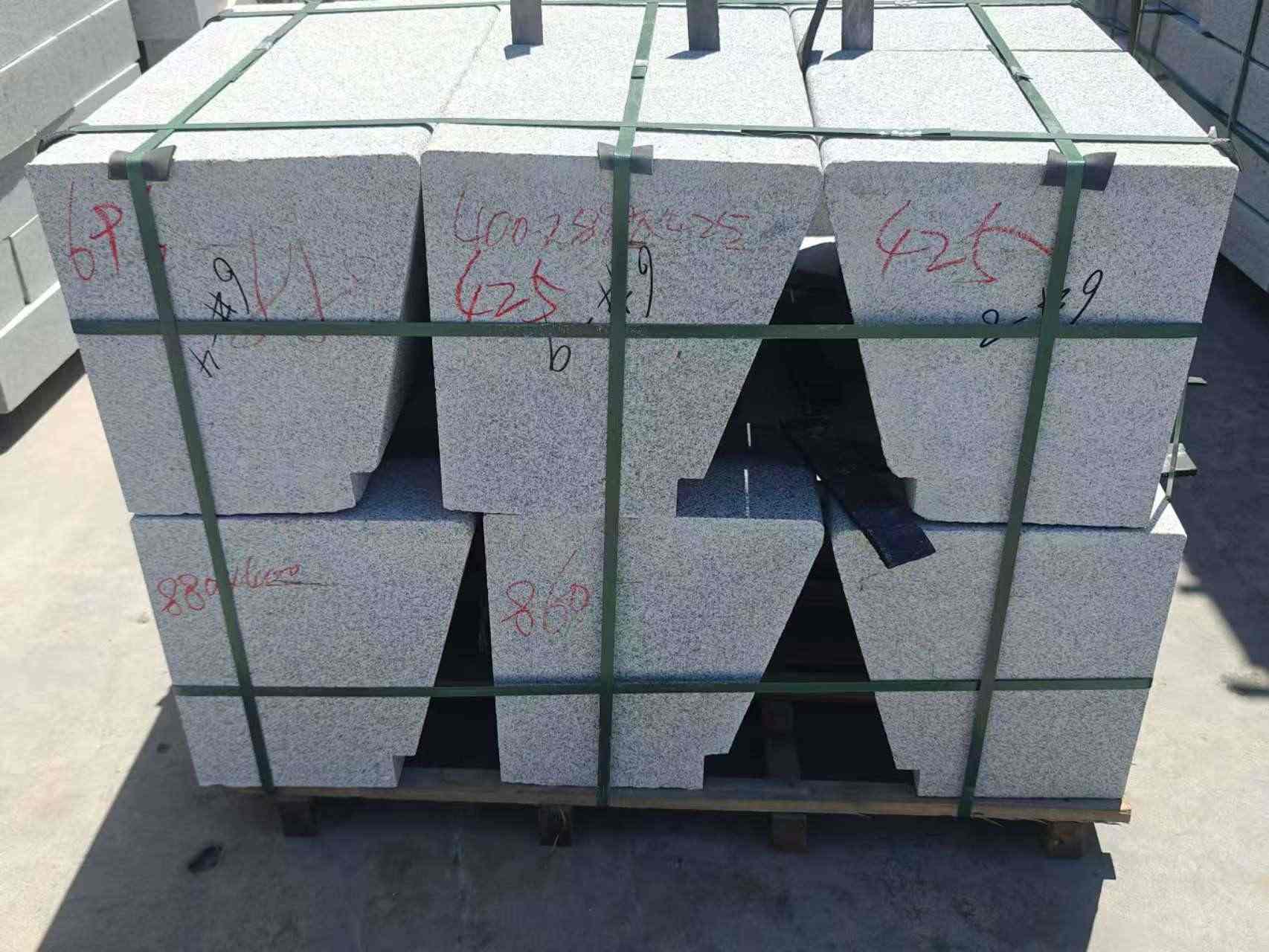 朔州 芝麻白异形坐凳，石凳