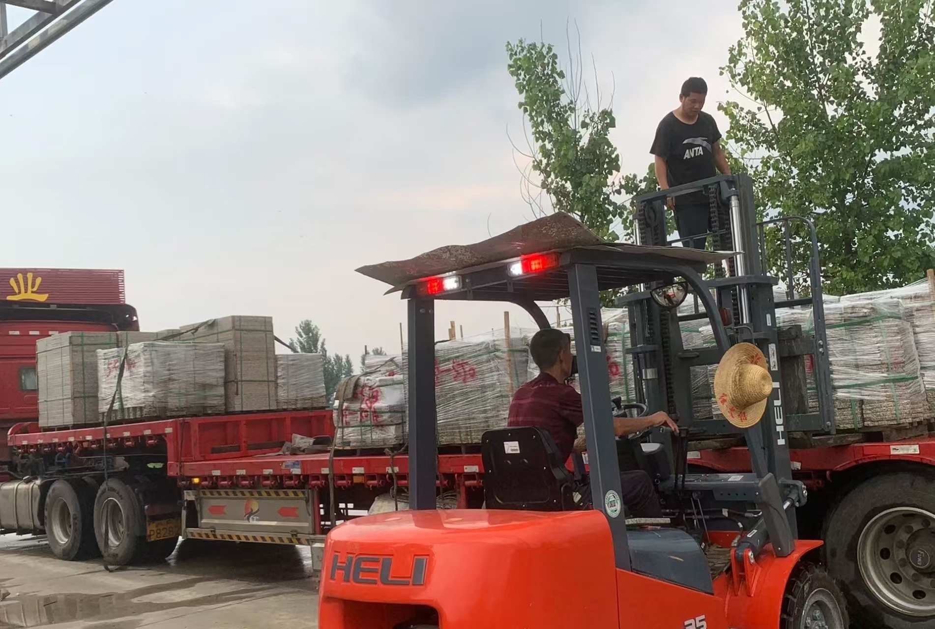 朔州 黄金麻冰裂纹，地铺石装车