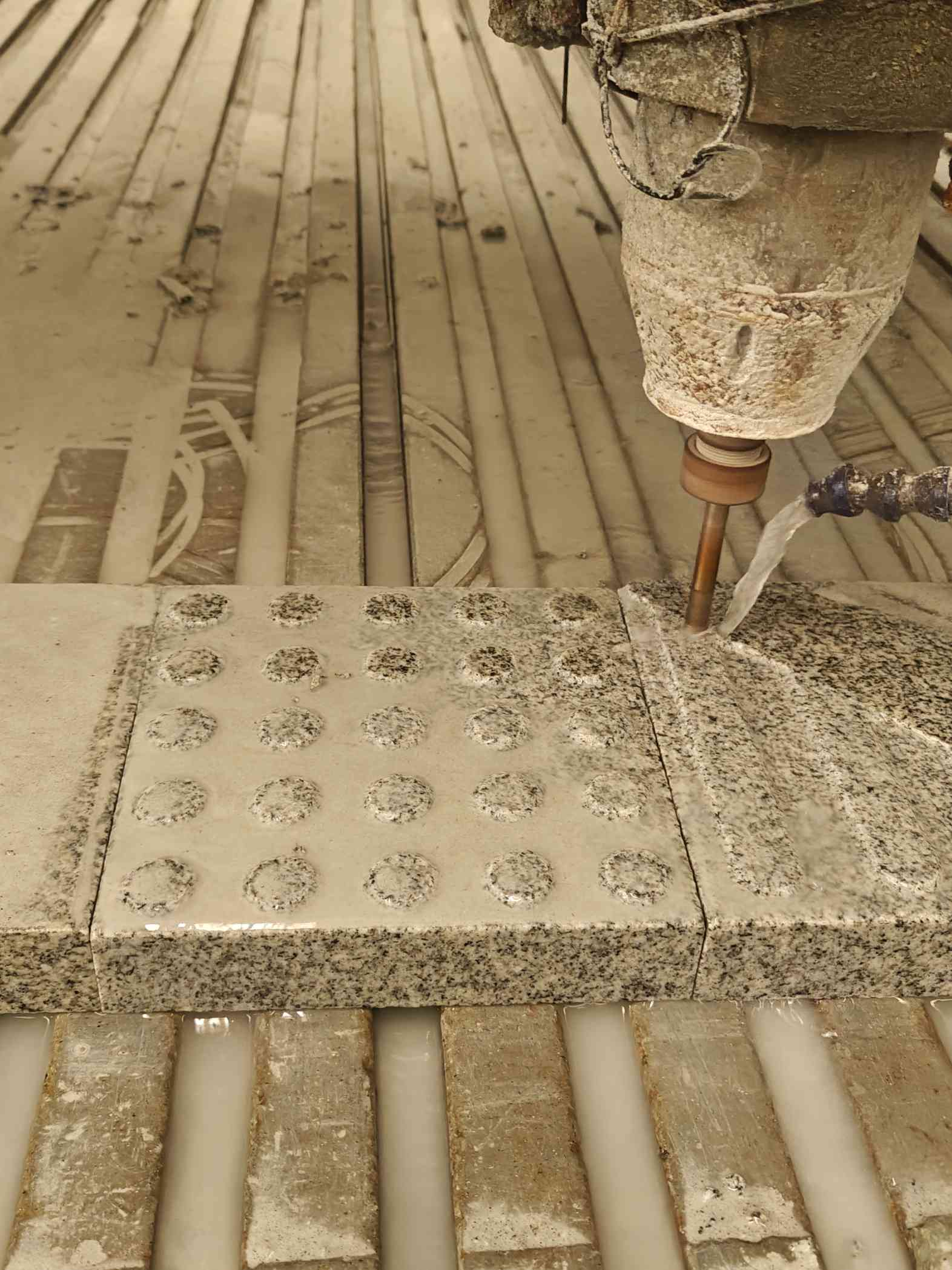 朔州 芝麻白花岗岩石材盲人石、盲道石、盲点石