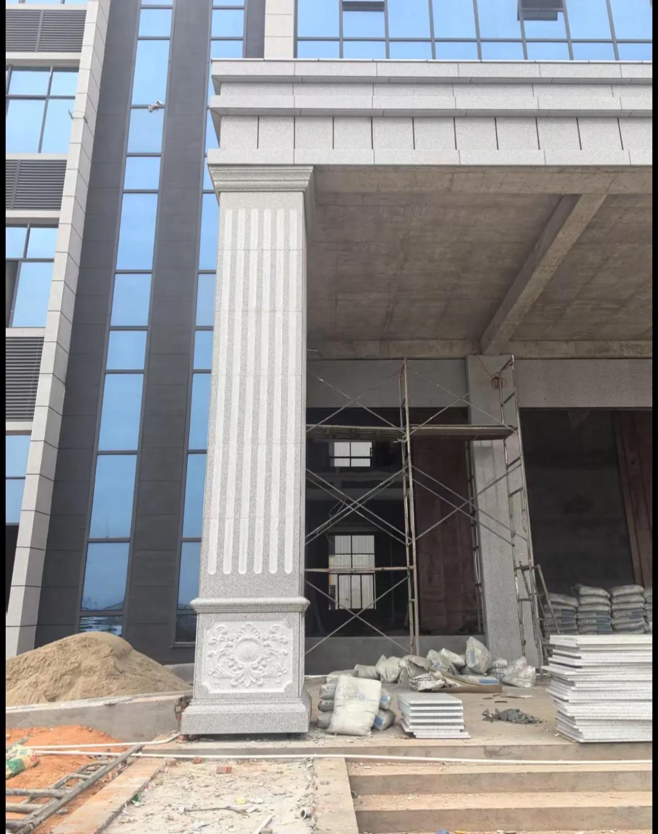 朔州 芝麻白光面花岗岩门楼大柱（罗马柱）配雕花底座