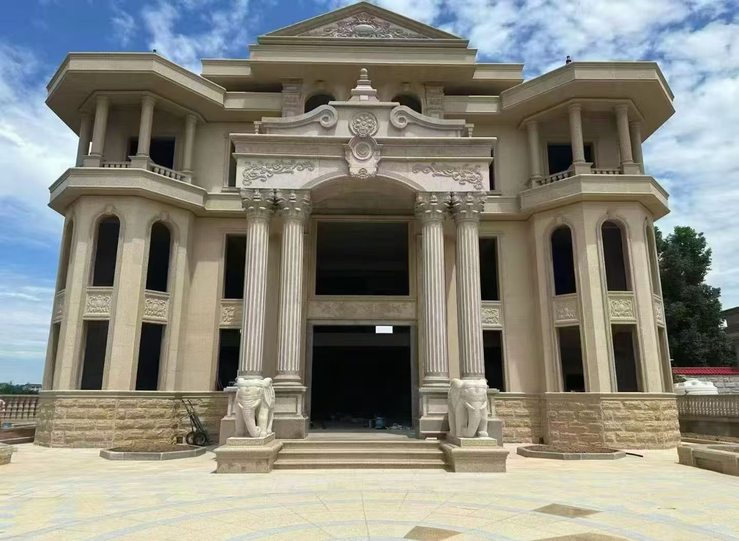 朔州 黄金麻别墅外墙干挂，大柱，大象，蘑菇石，雕花板