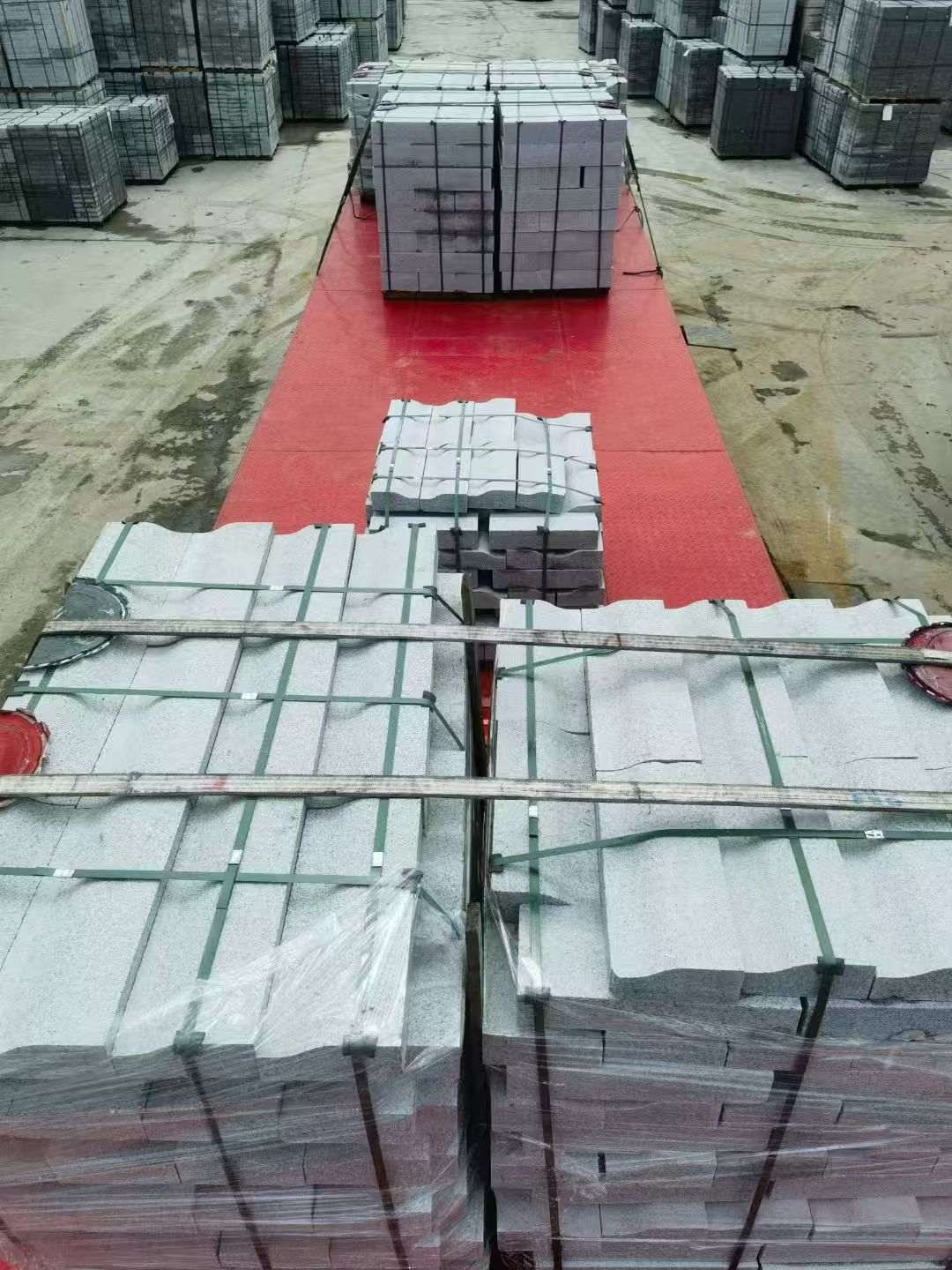 朔州 芝麻白仿形加直形路沿石出货日常