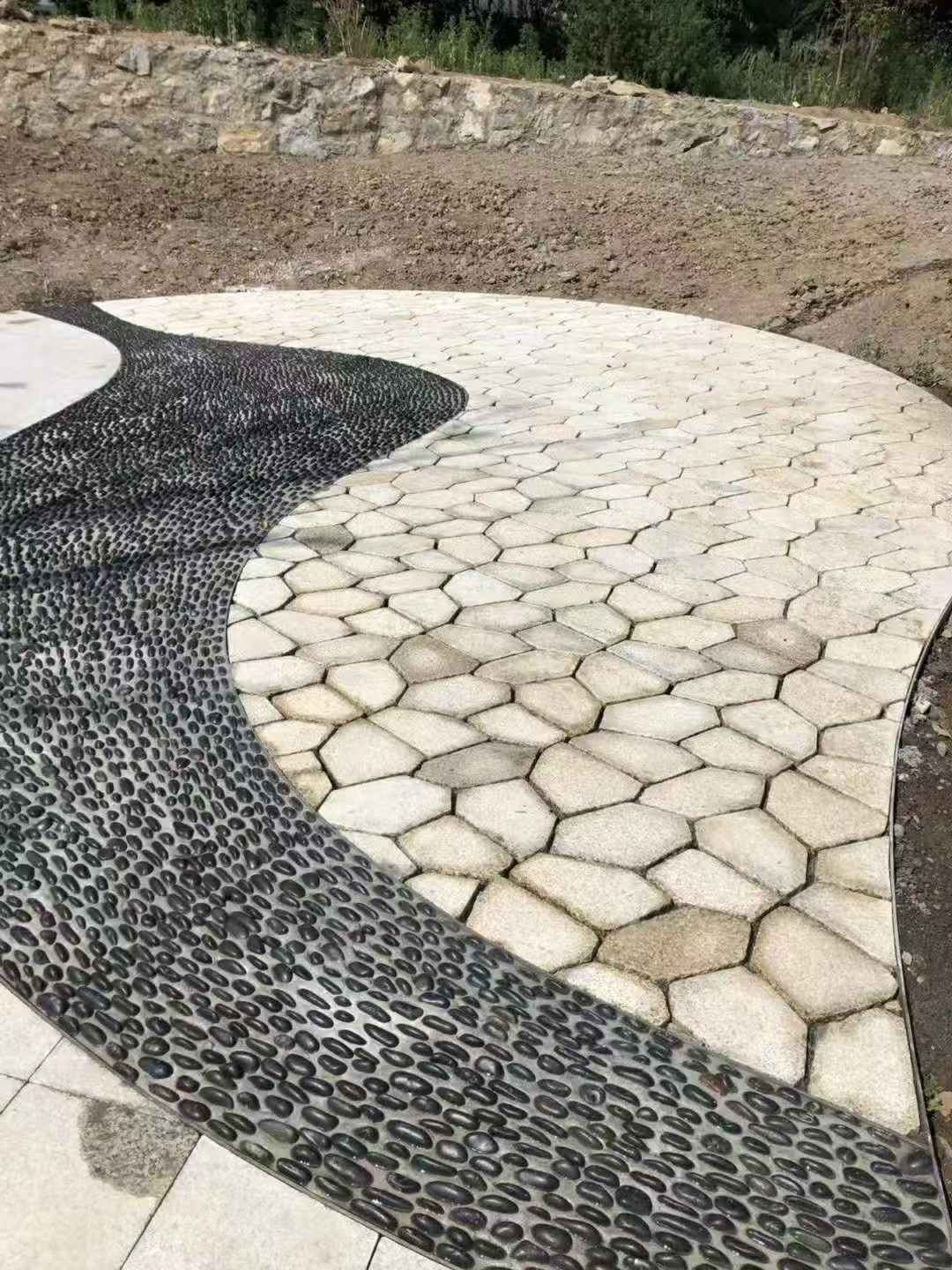 朔州 黄金麻冰裂纹地铺石工地铺装案例