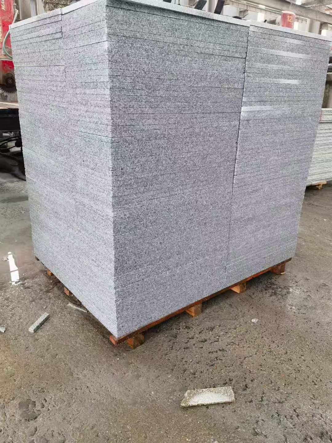 朔州 芝麻白火烧面1.8厚300*600地铺石，尺寸标准，厚薄均匀