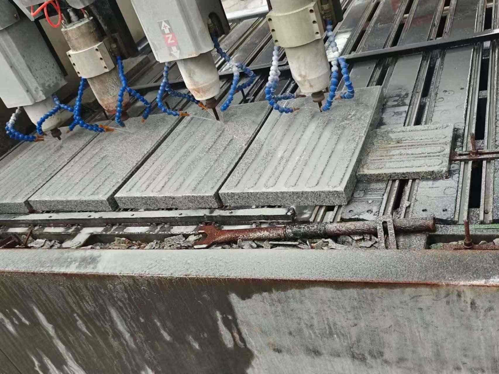 朔州 芝麻白花岗岩荔枝面盲道雕刻