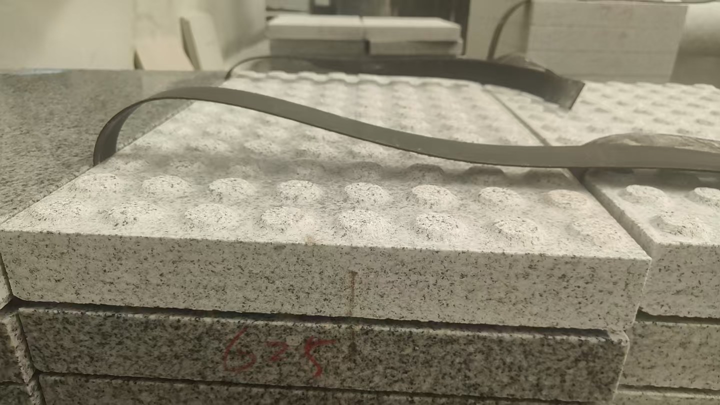 朔州 芝麻白花岗岩6.0公分荔枝面五轴加工雕刻盲点