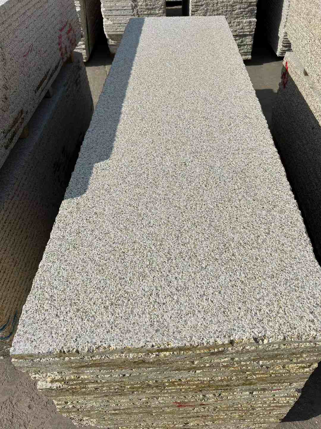 朔州 黄金麻花岗岩荔枝面毛板，半成品