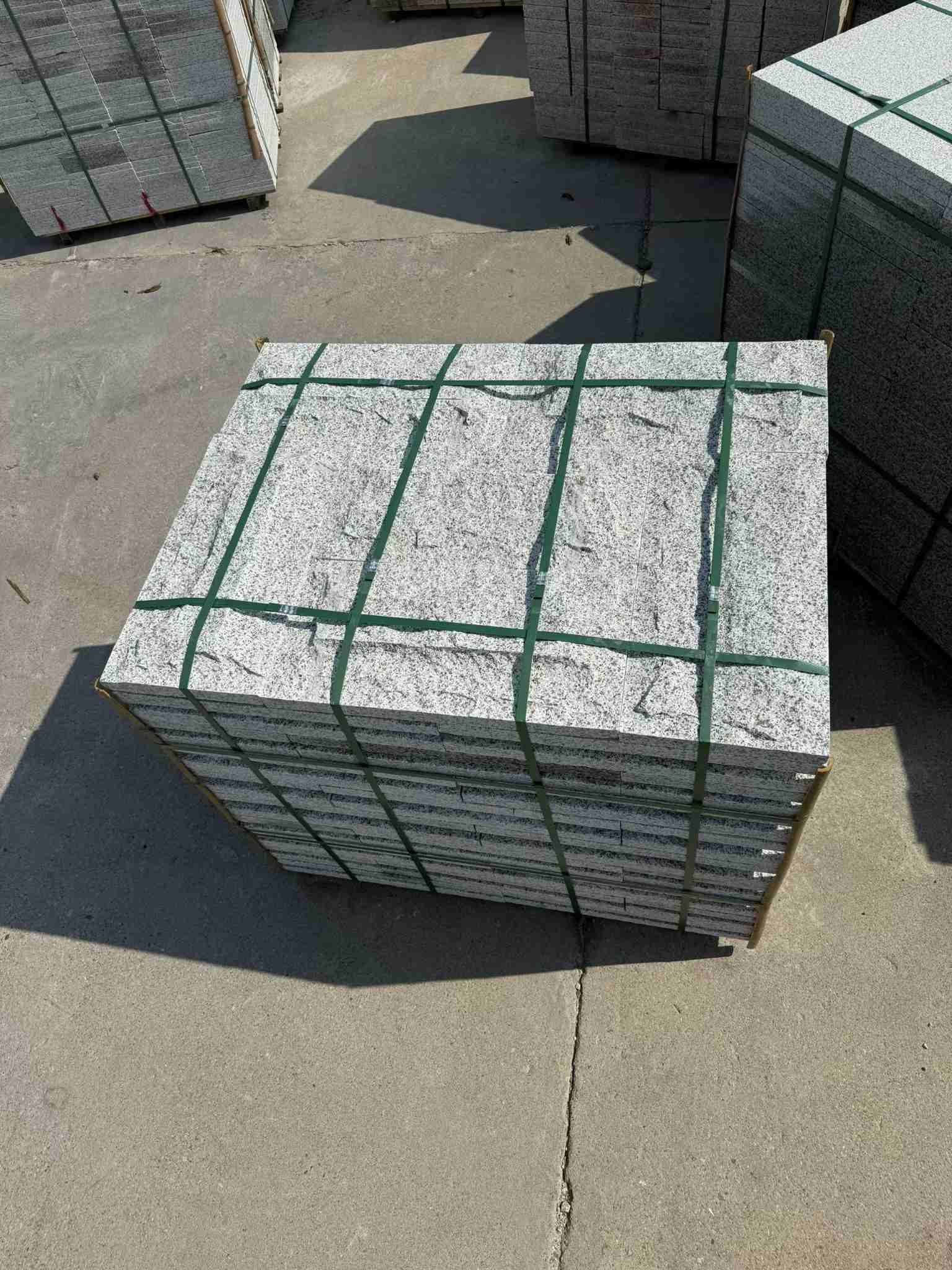 朔州 白麻花岗岩石材自然面蘑菇石成品