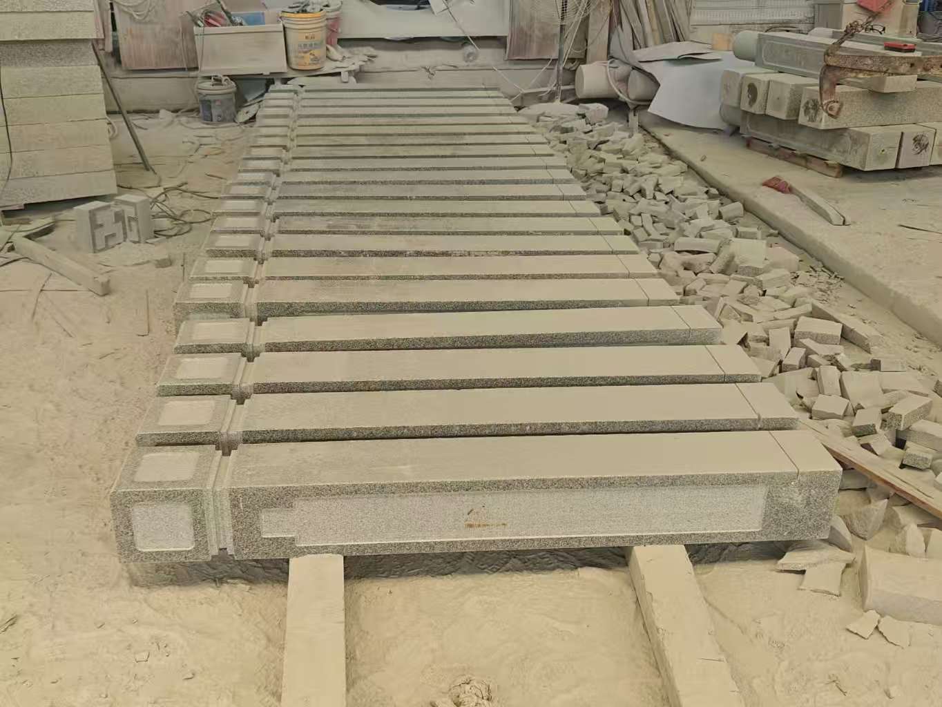 朔州 芝麻白异形加工雕刻-栏杆大柱，方柱